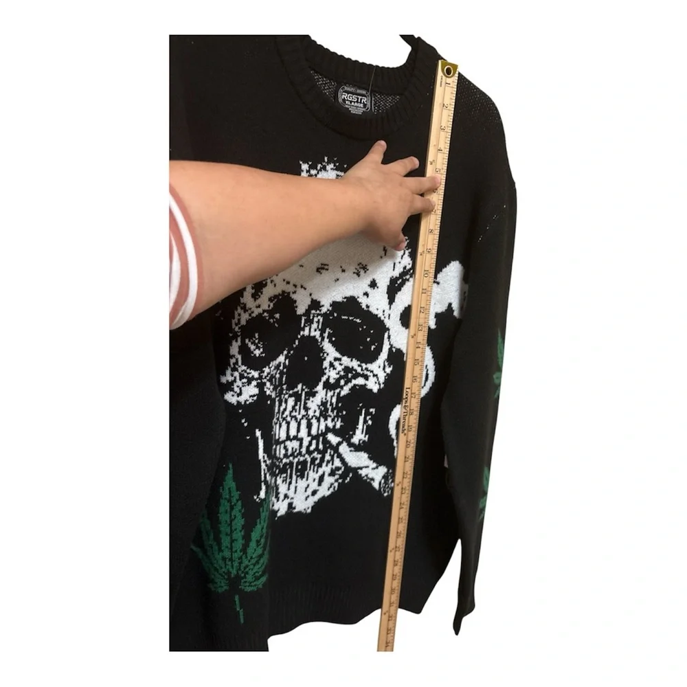 RGSTR, Black Skull Graphic Sweater,Size XL,NWT